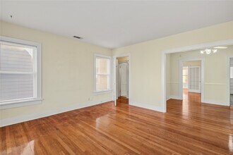 Building Photo - 401 W Clay St