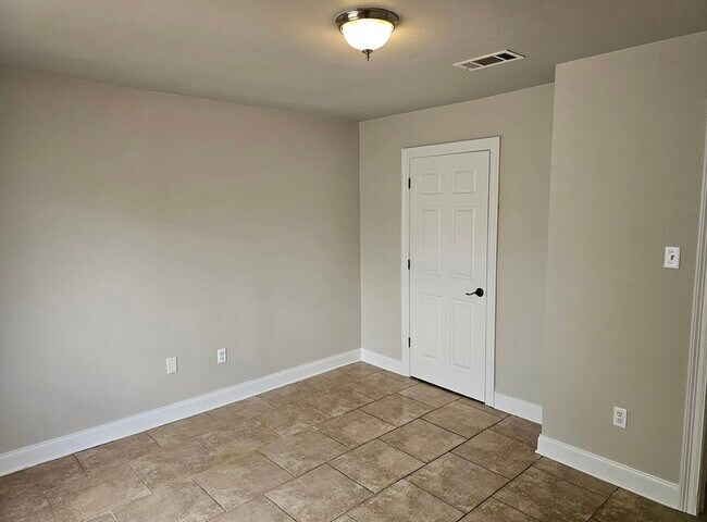 Foto del edificio - 44154 Simpson Pl