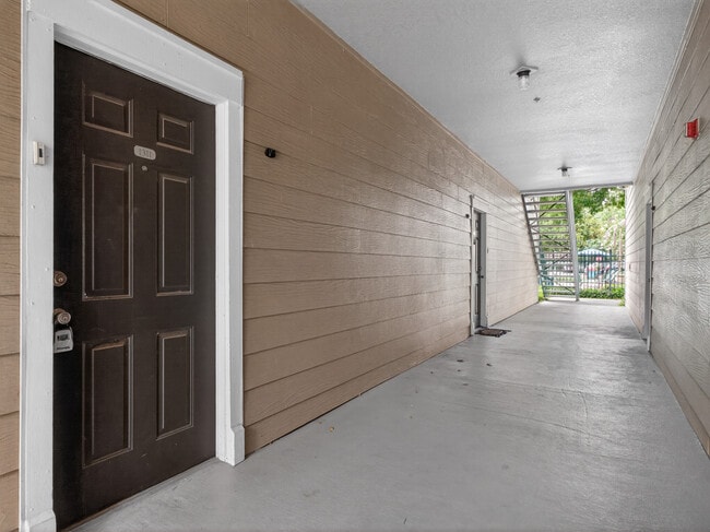 Building Photo - 13003 Plantation Park Cir