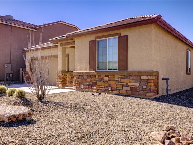 Building Photo - 3 Bedroom 2 Bath