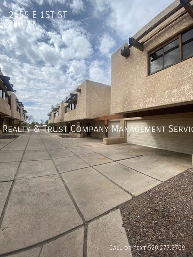 Foto del edificio - 2455 E 1st St