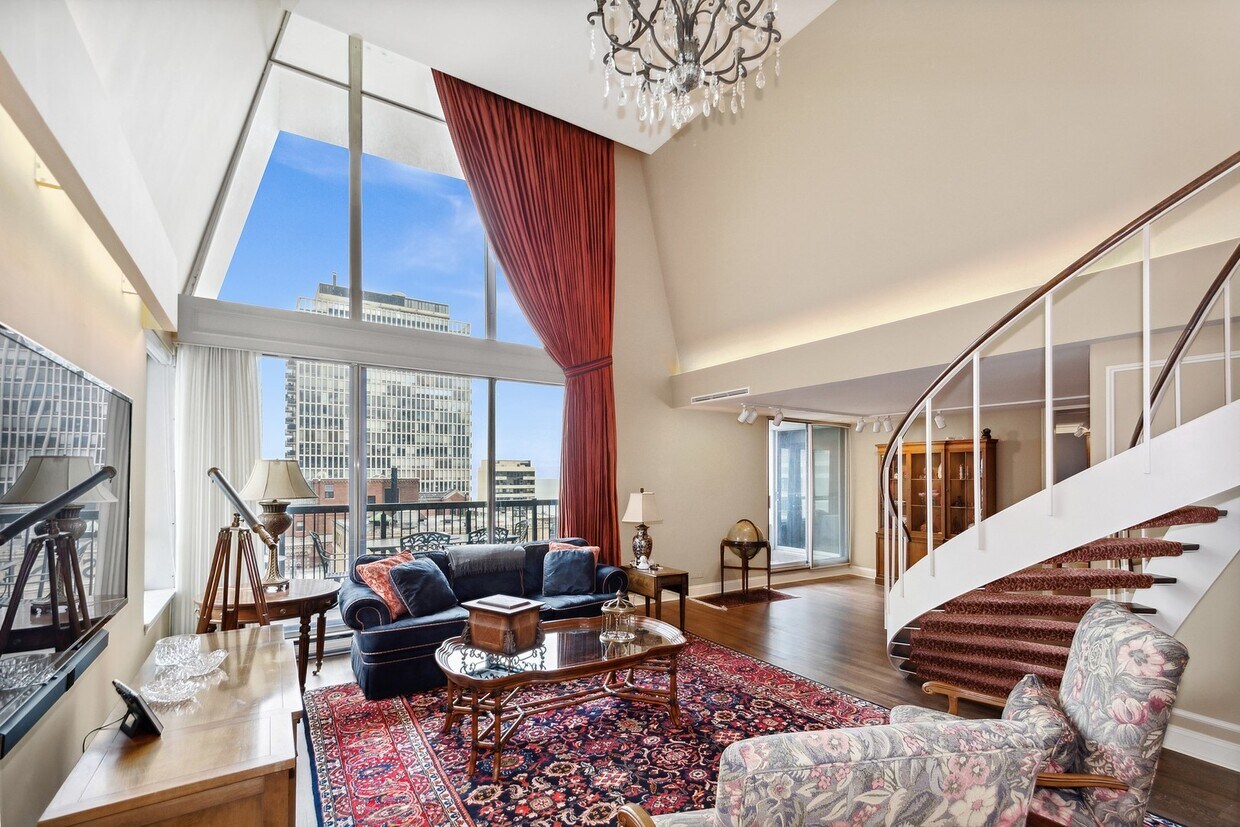 Foto principal - 201 E Chestnut St