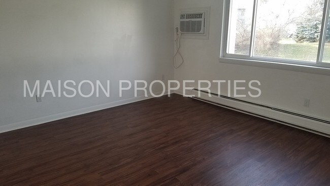 Building Photo - 2 Hickory Manor Dr