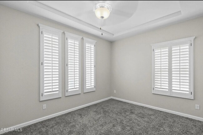 Building Photo - 265 Emerald Sun Dr