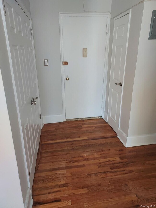 Building Photo - 111 7th St