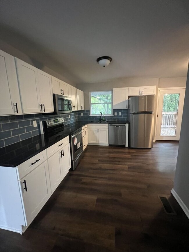 Foto del edificio - Updated Ranch Home with Lots of Space!   COMING SOON!