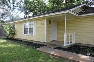 Building Photo - 3322 Augusta Dr