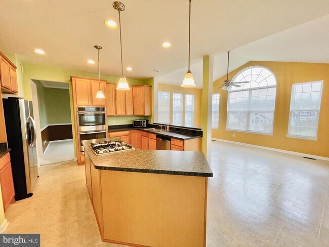 Building Photo - 6 Tenola Ct