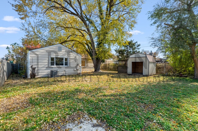 Building Photo - 1925 S Elizabeth St