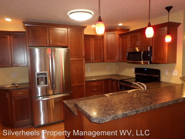 Building Photo - 453 Walnut Grv