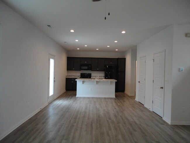 Building Photo - 2133 Ottawa Dr