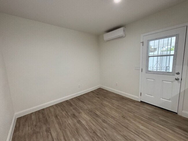 Foto del edificio - 5704 Wisteria Dr