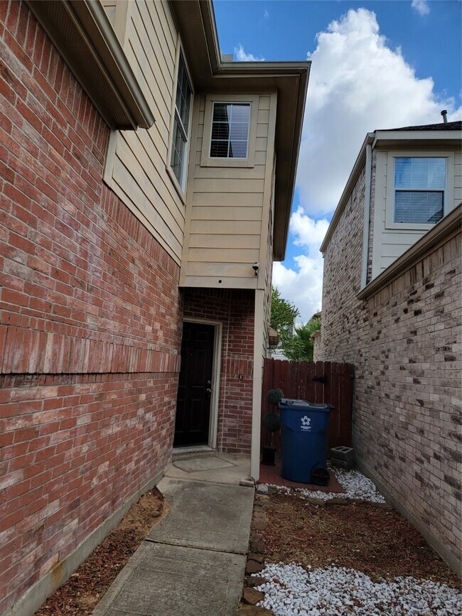 Building Photo - 17142 Taffaine Dr