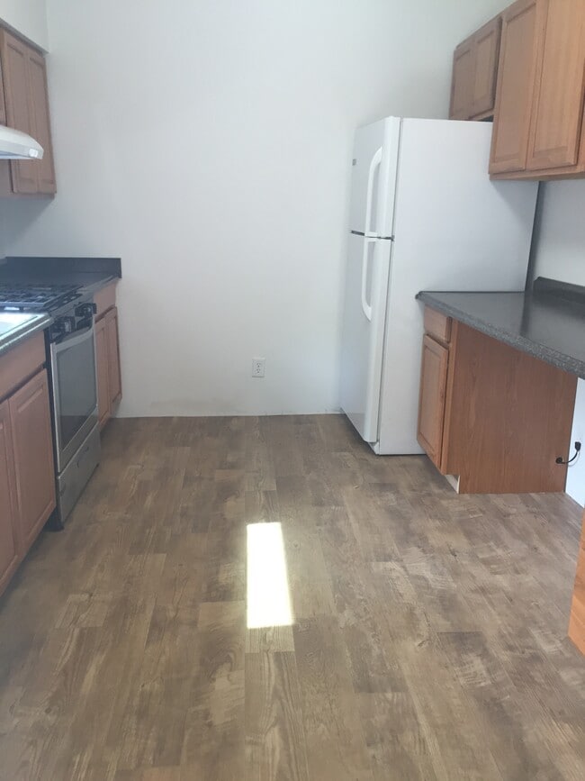 Kitchen - 30 Brown Ave