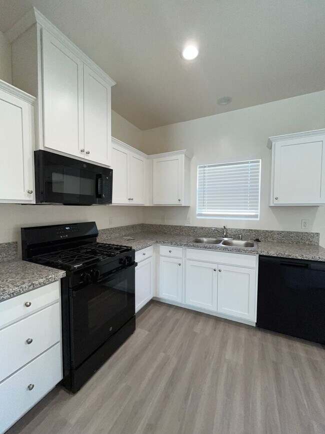 Building Photo - 4214