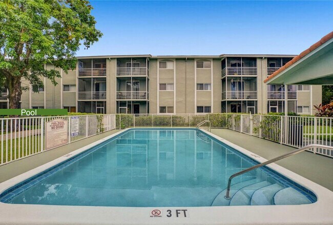 Foto del edificio - 11651 Royal Palm Blvd