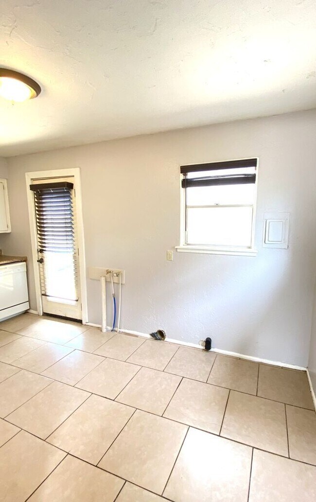 Foto del edificio - 3 Bed 1 Bath in the West Lawn Park Additio...