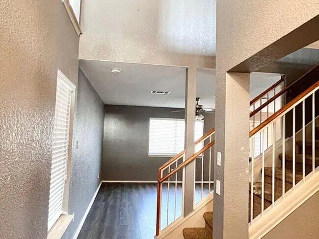 Foto del edificio - 3518 Rock Shelf Ln