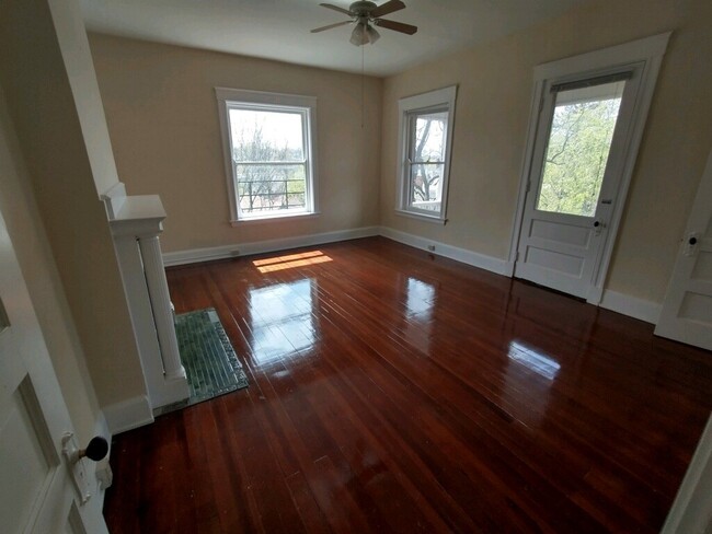 Building Photo - 3404 Middleton Ave