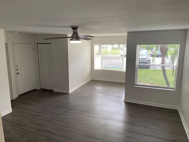Building Photo - BEAUTIFUL 1/1 Condo Near Millenia Mall!