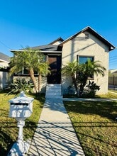 Building Photo - 324 W Sepulveda St