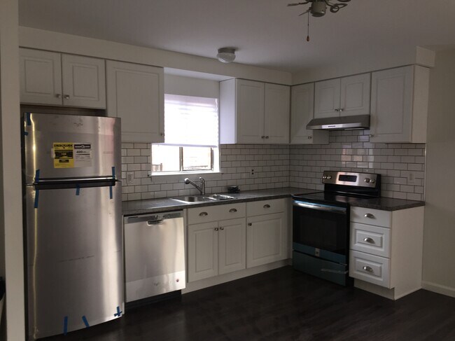 Kitchen - 208 Meadow Woods Ln