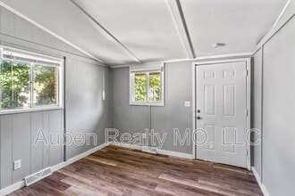 Building Photo - 1300 S Appleton Ave