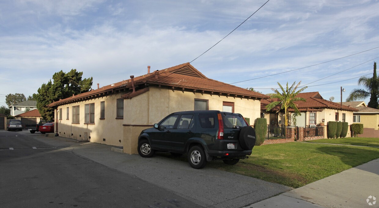 Foto del edificio - 6111 Kingman Ave