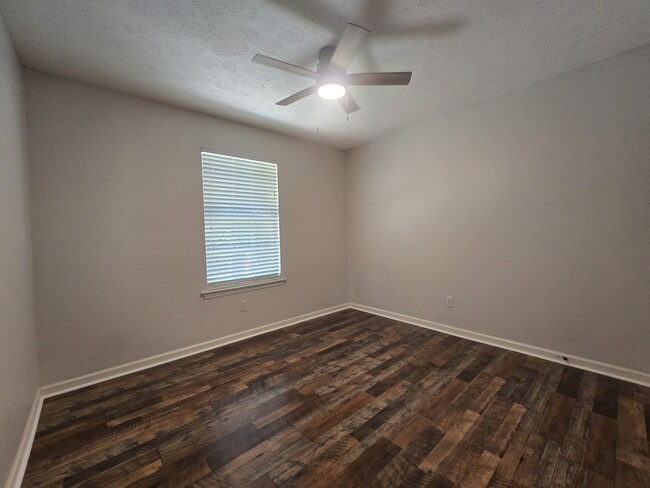 Foto del edificio - 2112 Spring Hill Cir