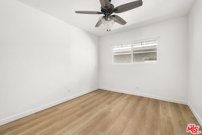 Building Photo - 340 N Palm Dr