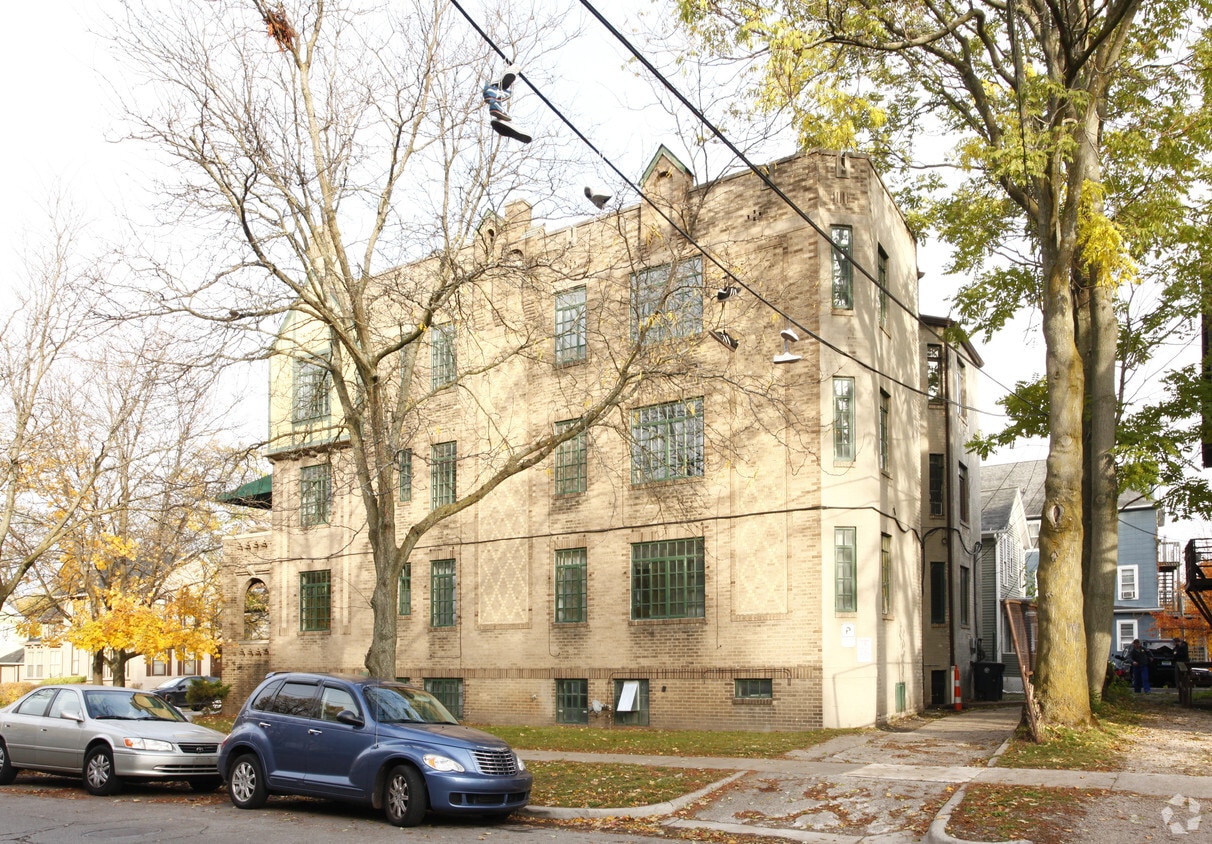 Building Photo - 200 N State St