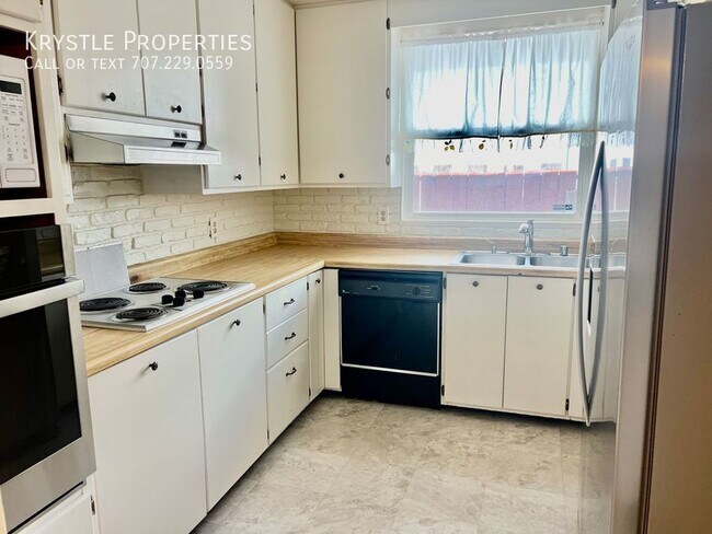 Building Photo - Charming Home with Fireplace, Sunroom, and...