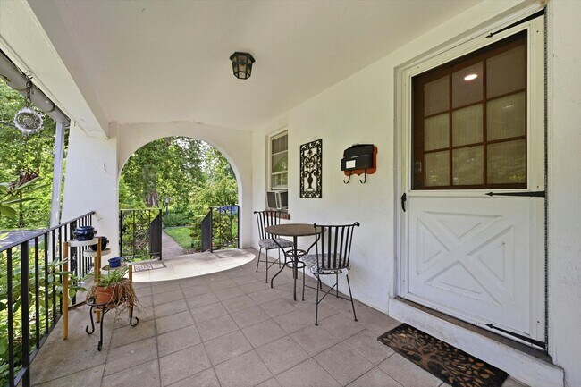 Foto del edificio - Beautiful 3B/2B Twin with Off-Street Parking in West Chester Borough