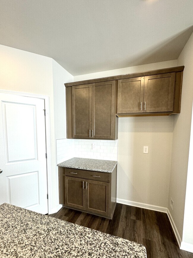 Building Photo - 2103 Baron Mnr Dr