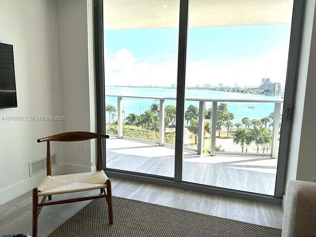 Foto del edificio - 488 NE 18th St