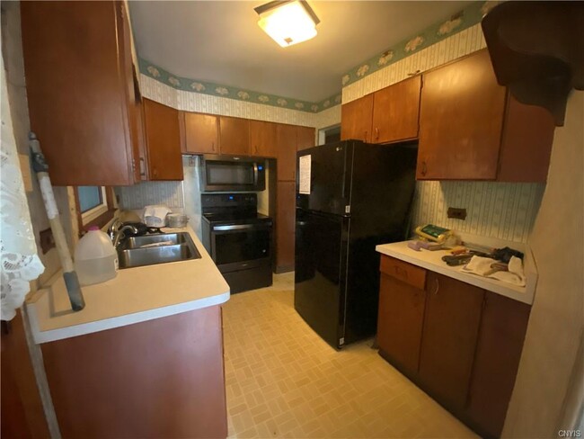 Building Photo - 1689 Skyline Dr