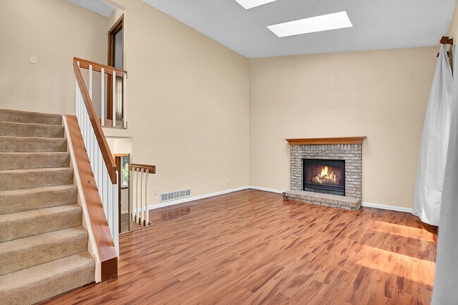 Building Photo - $3,050.00, 4 bed, 3 bath, located in Auror...