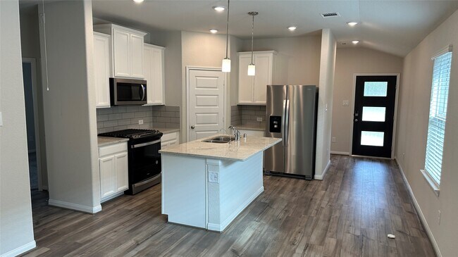 Foto del edificio - 221 Harper Ridge Dr
