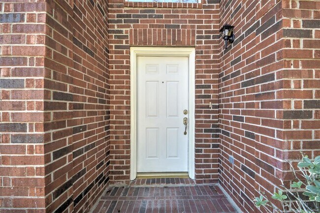 Foto del edificio - 2223 Plum Square Ct