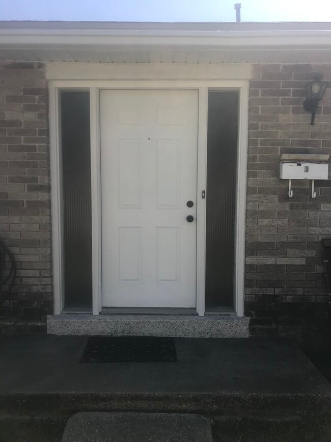 Building Photo - 6465 Park Manor Dr