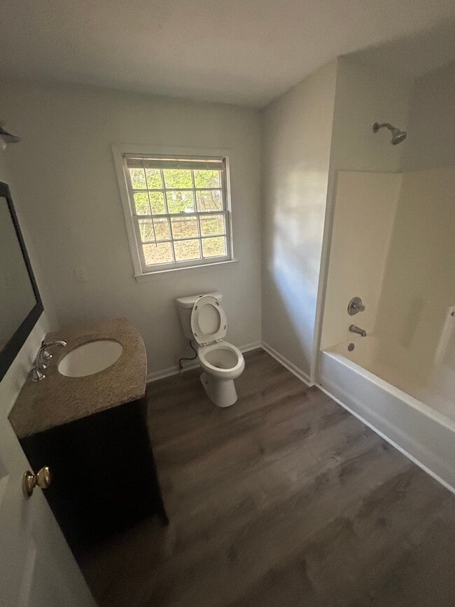 Building Photo - 15 Mona Pl