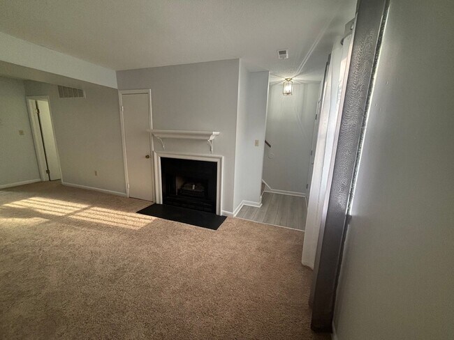 Foto del edificio - Charming 3 Bedroom 1.5 Bathroom Newport Ne...