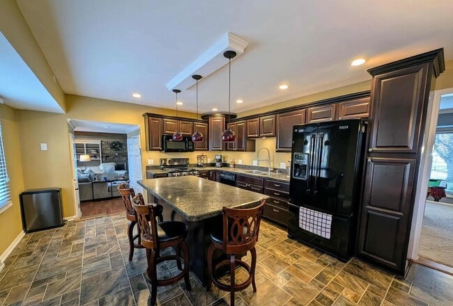 Foto del edificio - 3749 Dewlawn Dr