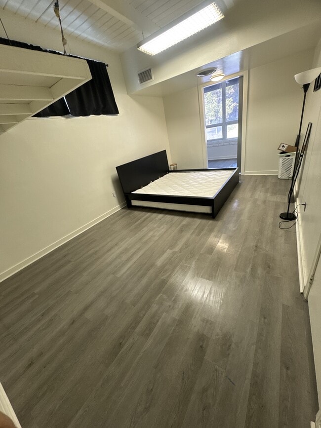 Foto del edificio - 547 Gayley Ave