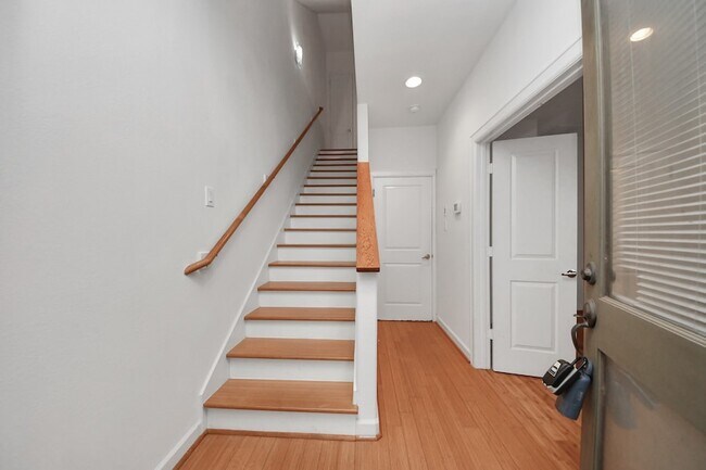 Photo - 1403 Delano St Apartment