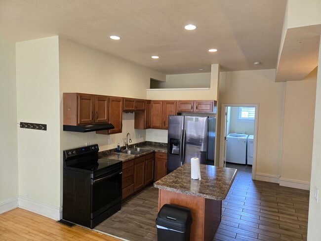 Building Photo - 1334 Merryman St