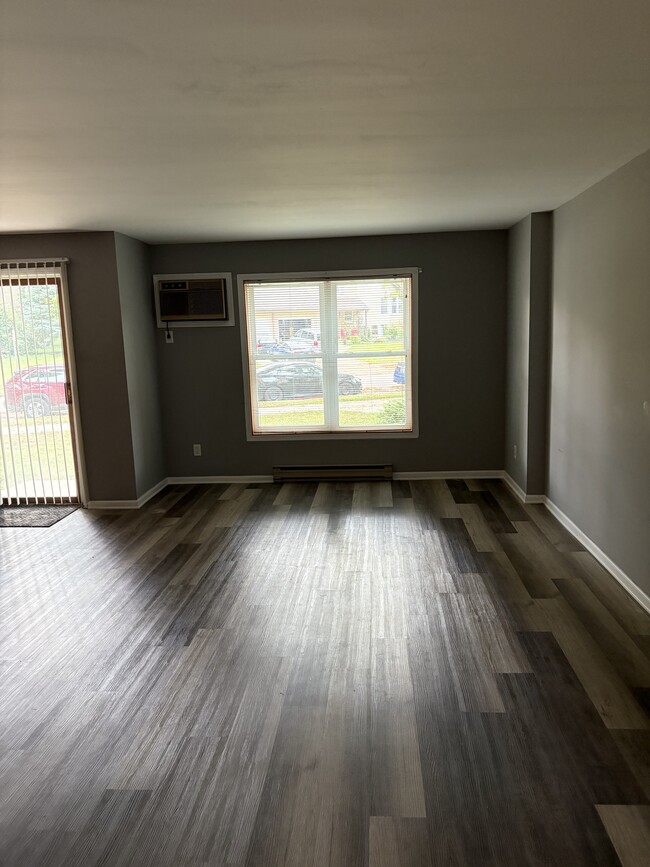 Foto del edificio - 6710 Park Ridge Dr