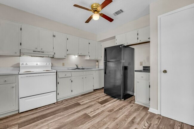 Foto del edificio - 501 Brooks Rd
