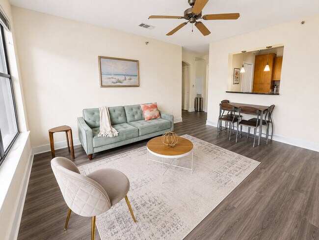 Foto del edificio - 100 Riverfront Park Dr