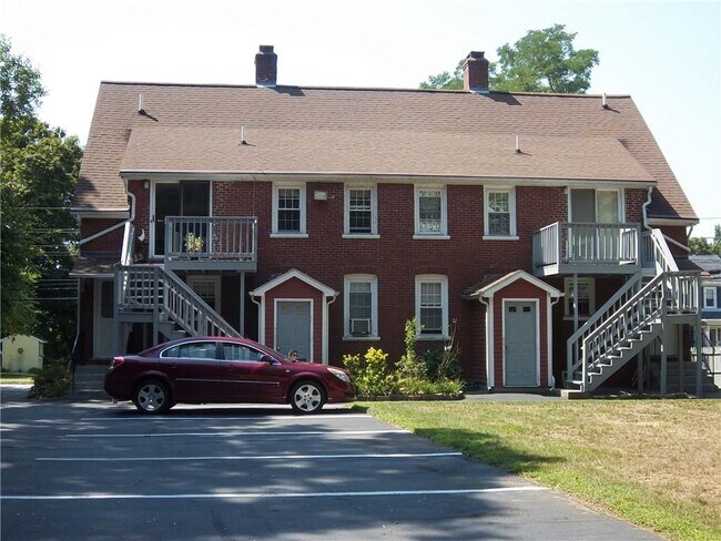 Building Photo - 115-117-117 Roger Williams Ave